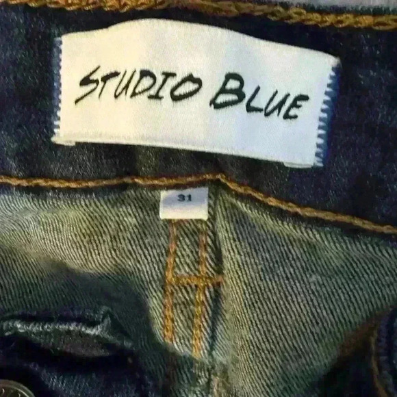 Slightly distressed, dark blue jeans - Picture 2 of 8